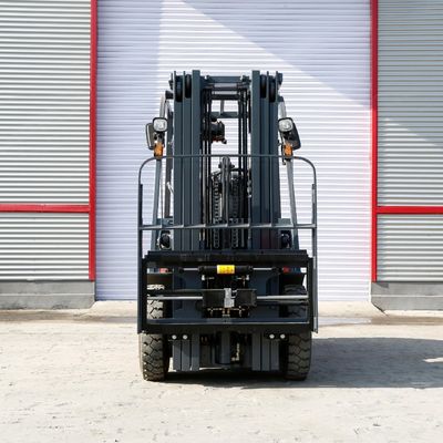 2010mm Min. Width Material Handling 2t 2ton 4-Wheel Diesel Forklift Truck with Ce ISO SGS