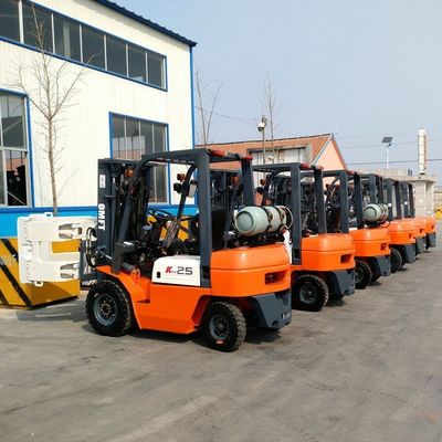 Toyota7 Model 2.5ton Lp Gas Forklift with Pneumatic Tires and 3000-7000mm Lift Height