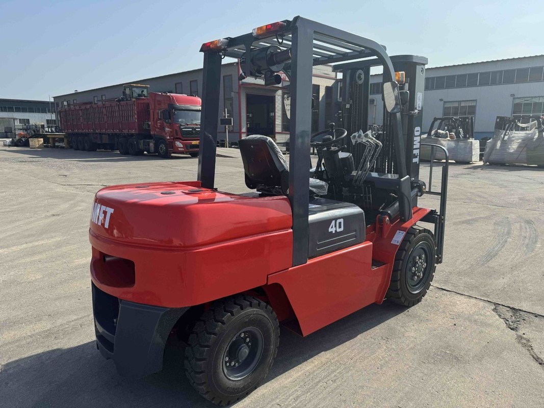 4.0 Ton Automatic Diesel Forklift Truck with Yanmar 4tne98 Diesel Engine and Standard