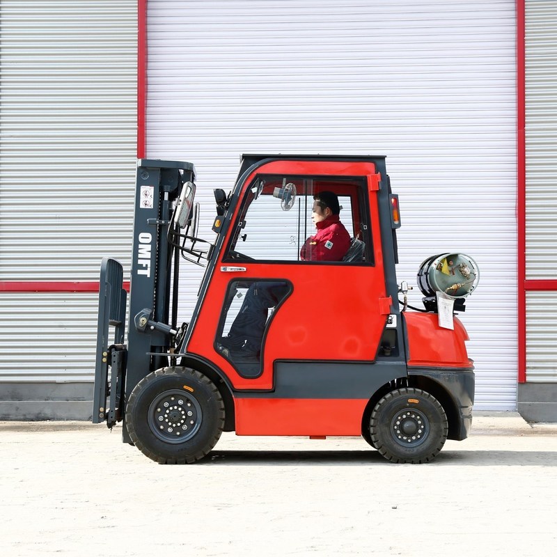 Omft 2.5tons LPG/Gas Forklift Min. Turning Radius 2280mm Tyre Pneumatic or Solid