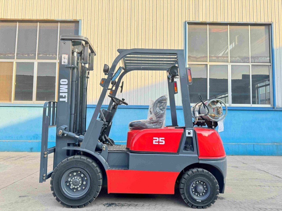 2.5ton LPG Gas Forklift/Propane Forklift Toyota7 Model Standard Ce ISO SGS Fork 1070mm